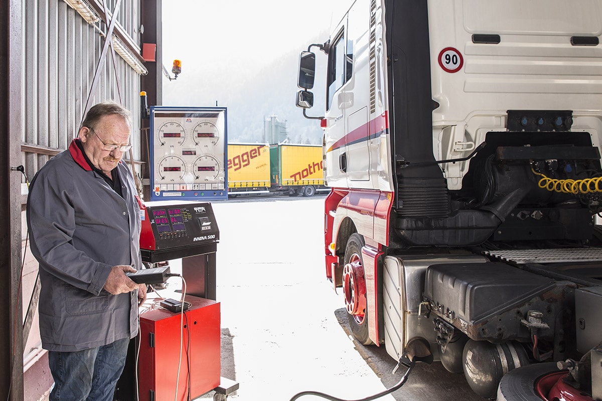 Hochstaffl Nutzfahrzeuge - Fahrzeugreparatur Service fachgerecht Sicherheit